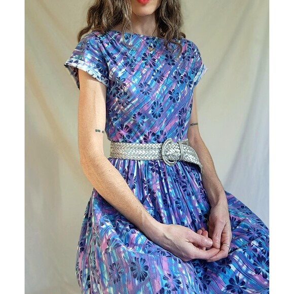 Vintage 1940s Day Dress with Pockets: Floral Cotton Midi, Novelty Print, Small - Picture 2 of 10